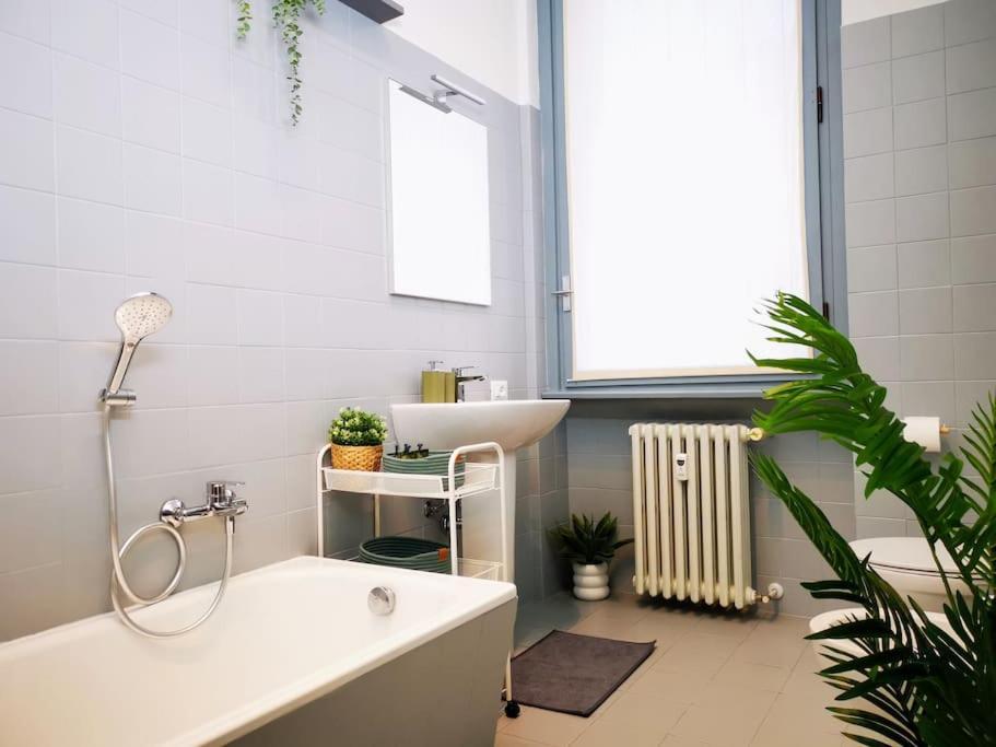 Sunny Flat 50 Meters From The Metro Leilighet Milano Eksteriør bilde