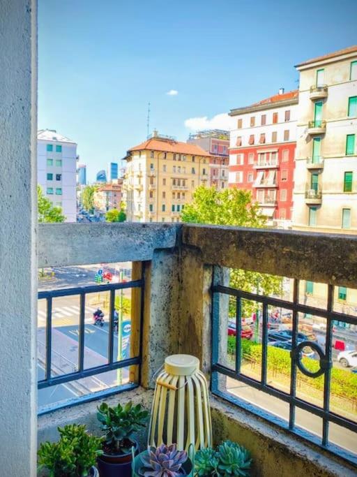 Sunny Flat 50 Meters From The Metro Leilighet Milano Eksteriør bilde